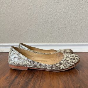 FRYE Carson Ballet Flats Beige Gold Leather Crackled Slip On